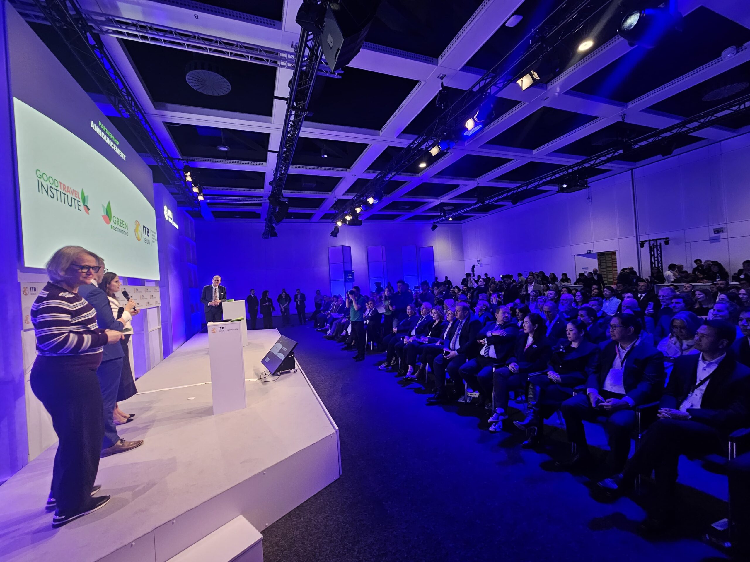 Brasil é reconhecido na ITB Berlin 2026 em cerimônia da Green Destinations e reforça liderança em turismo responsável